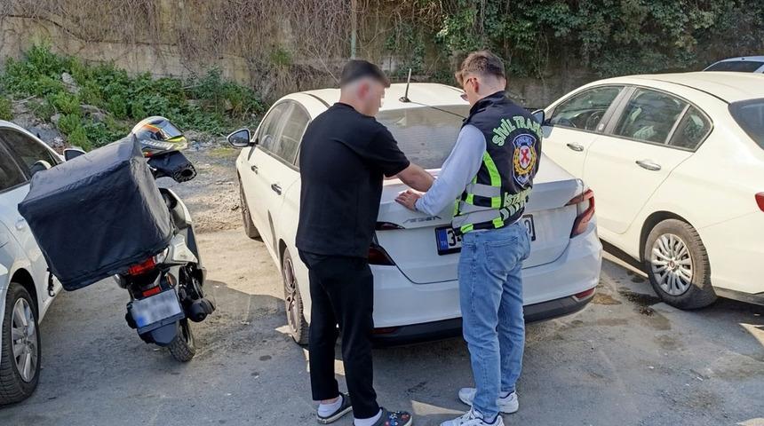 Kağıthane'de trafiğe tehlikeye düşüren motosiklet sürücüsüne cezai işlem uygulandı
