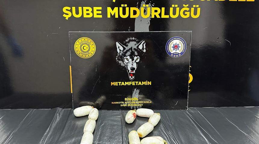 Midelerinde uyuşturucu çıkan 2 şüpheli, tutuklandı