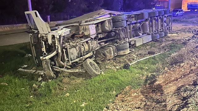 Mardin'de tır ile hafif ticari aracın çarpıştığı kazada 6 kişi yaralandı