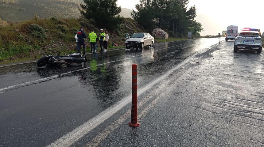 Aydın'da otomobille &ccedil;arpışan motosikletin s&uuml;r&uuml;c&uuml;s&uuml; hayatını kaybetti