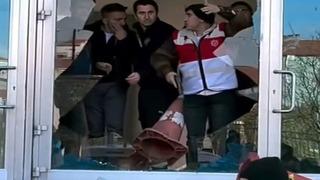 Amatör maç sonrası kavga: Stadyumun cam kapısını kırdılar