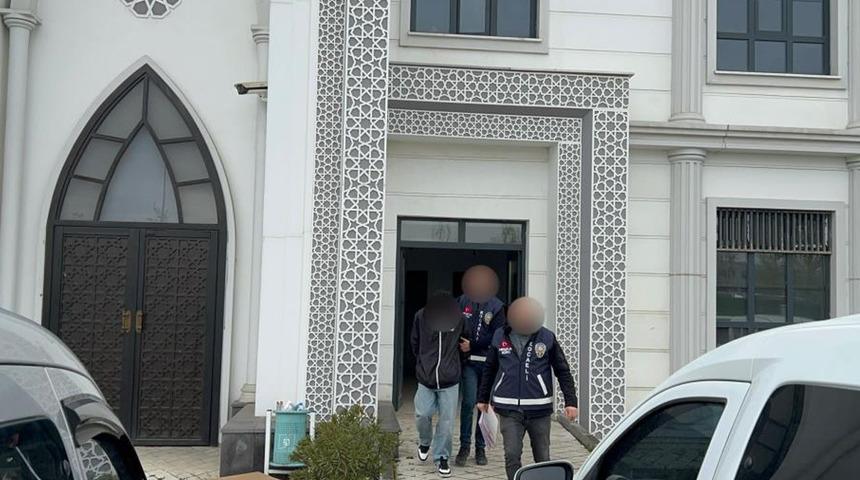 İki farklı iş yerini soydular! Şüphelilerden biri yakalandı