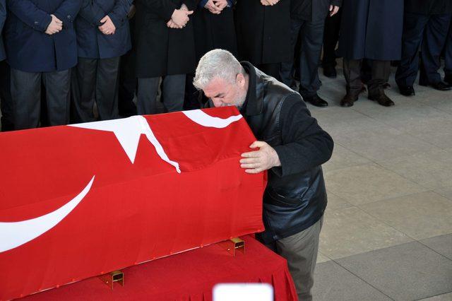 Şehit Pilot &Uuml;steğmen G&ouml;kdoğan, son yolculuğuna uğurlandı 1