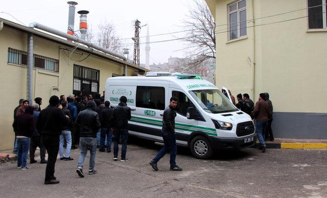 Alacak kavgasında başından vurularak öldürüldü