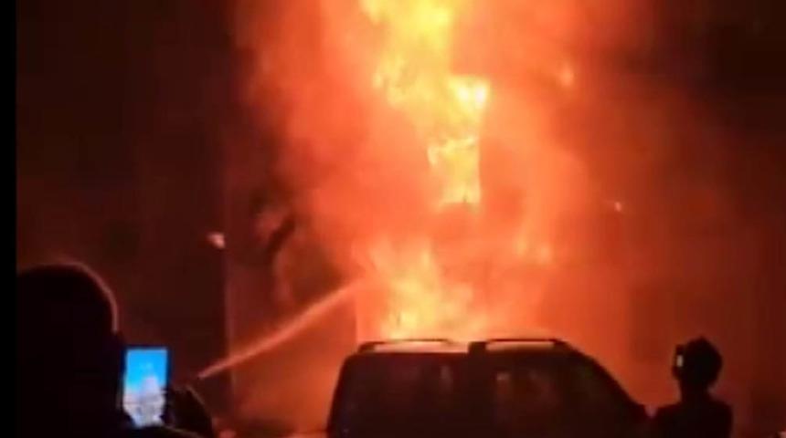 İnşaat işçileri kalıyordu! Yangında kullanılamaz hale geldi