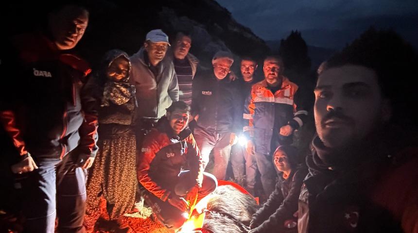 Burdur'da dağda mahsur kalan keçiyi AFAD kurtardı