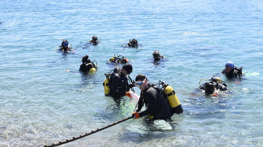 Antalya'da deniz ve kıyı temizliği için seferber olundu