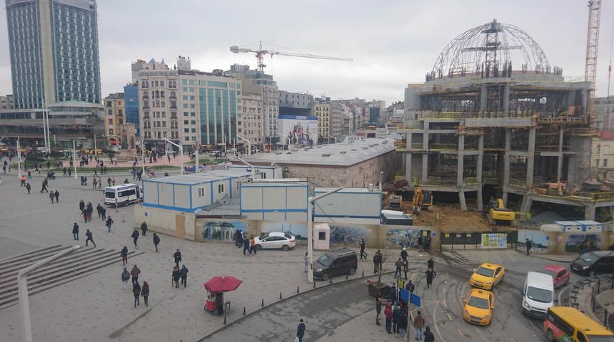 Taksim Camisinin kubbesi y&uuml;kseliyor