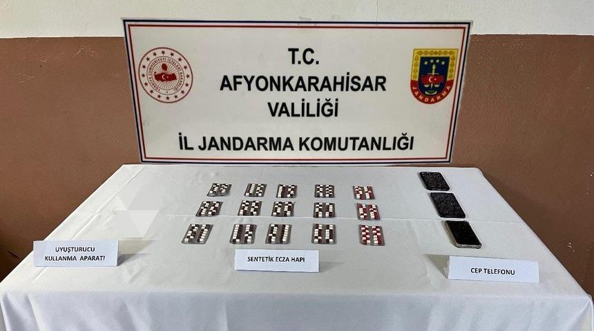 Afyonkarahisar'da jandarma çok sayıda uyuşturucu hap ele geçirdi