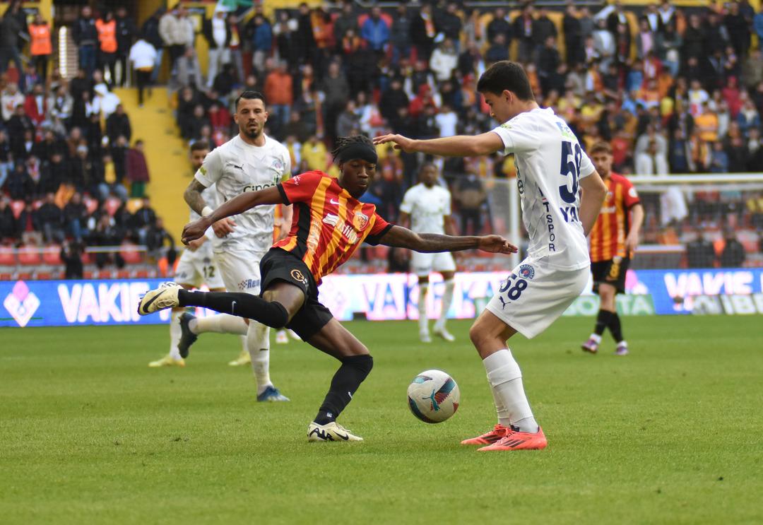 Süper Lig de böyle maç görülmedi... Şimdiden kara kara düşünmeye başladılar! Fenerbahçe maçı öncesi takımda neredeyse oynayacak oyuncu kalmadı 2