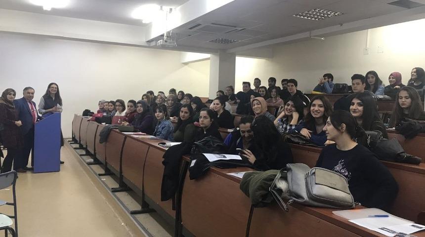 &Uuml;niversite &ouml;ğrencilerine &ccedil;ocuk hakları eğitimi