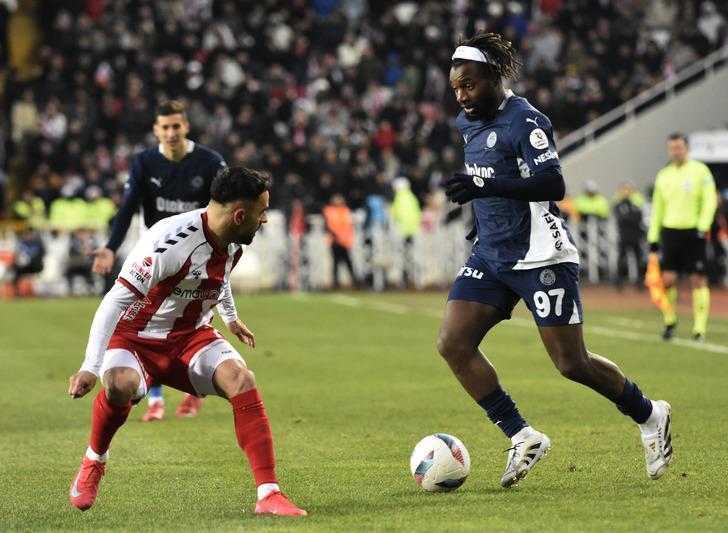 Fenerbahçe kazandı, Galatasaray ile olan farkı tekrar 3'e düşürdü! Maçın ardından Sergen Yalçın'dan canlı yayında şampiyonluk değerlendirmesi G3