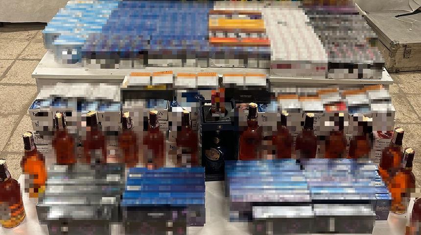Eskişehir’de 500 bin TL’lik kaçak sigara ve ürünler ele geçirildi
