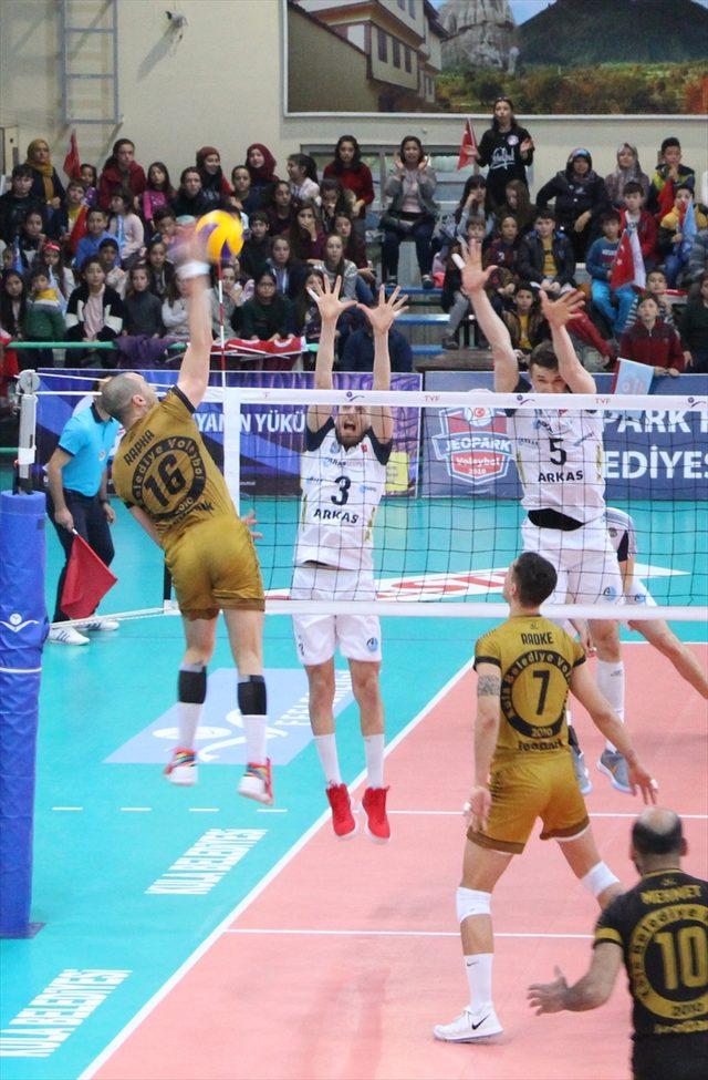 Voleybol: Efeler Ligi