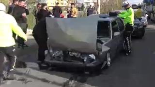  Otomobil, hafif ticari araca çarptı: 6 yaralı