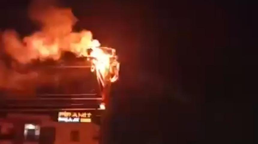 Elektrik trafosu havai fişek gibi patladı!