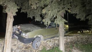 Sürücüsü kalp krizi geçiren otomobil ağaca çarptı: 1 ölü