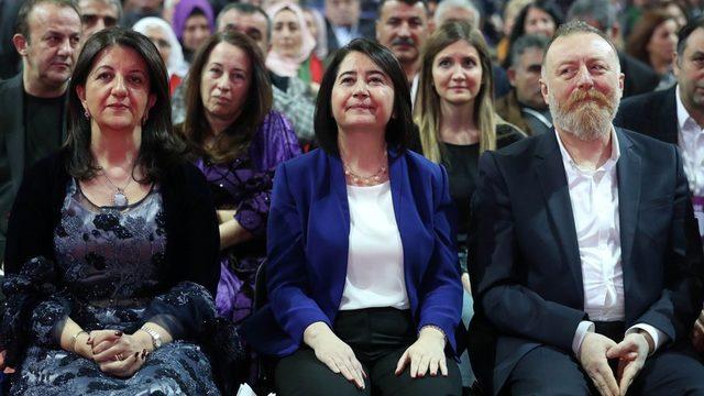 HDP'nin yeni Eş Genel Başkanları Pervin Buldan (solda) ve Sezai Temelli ile Serpil Kemalbey (ortada)