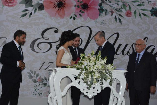 Cumhurbaşkanı Erdoğan, nikah şahidi oldu