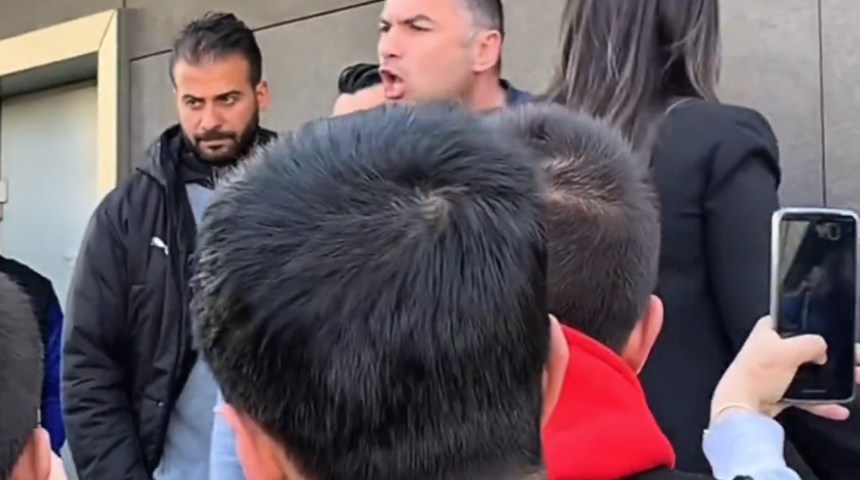 Burak Yılmaz Fenerbahçe sözlerini duyunca çıldırdı, taraftarın üzerine yürüdü! "Ne diyorsun lan sen"