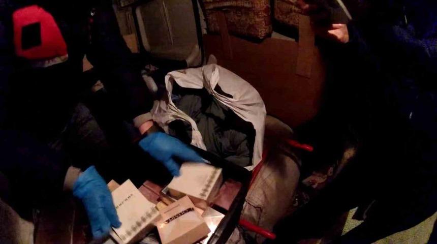 Piyasa değeri dudak uçuklatıyor! Sakarya'da yüksek miktarda kaçak parfüm ele geçirildi