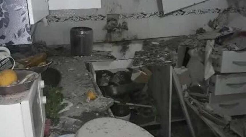 Suriye&rsquo;den atılan roket evin tavanını delip pencereden bah&ccedil;eye d&uuml;şt&uuml;