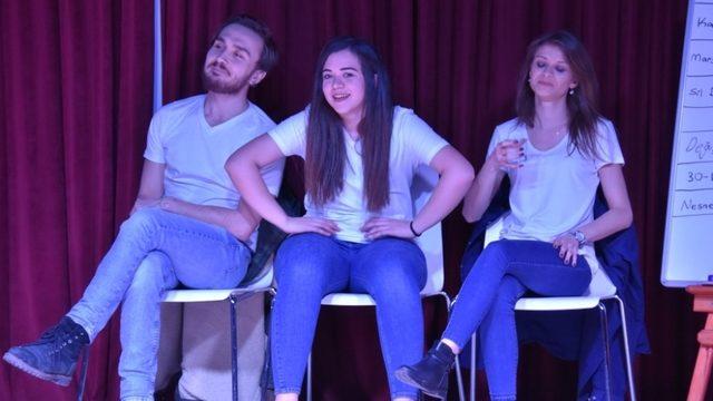 Alternatif Sahne OKTAV ile kahkahaya boğuldu