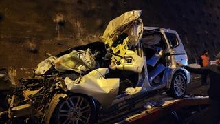 Düzce'de hafif ticari araç kamyona çarptı: 2 kişi hayatını kaybetti, 2 kişi yaralandı