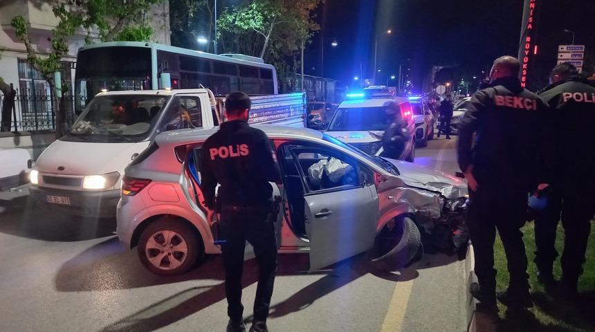 "Dur" ihtarına uymadı, polis aracına çarpınca yakalandı