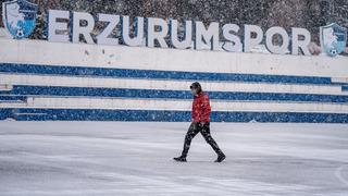 Erzurum'da kar yağışı etkili oldu! Kent beyaza büründü