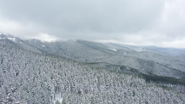 Bolu'nun karla kaplanan yüksek kesimleri havadan görüntülendi
