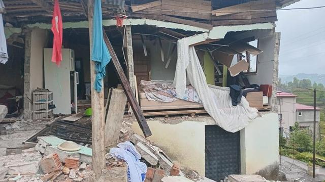 Trabzon'da tüp patladı, ev çöktü: 1 yaralı