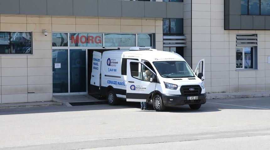 Antalya'da karbonmonoksitten ölen 3 kişinin cenazeleri yakınlarına teslim edildi