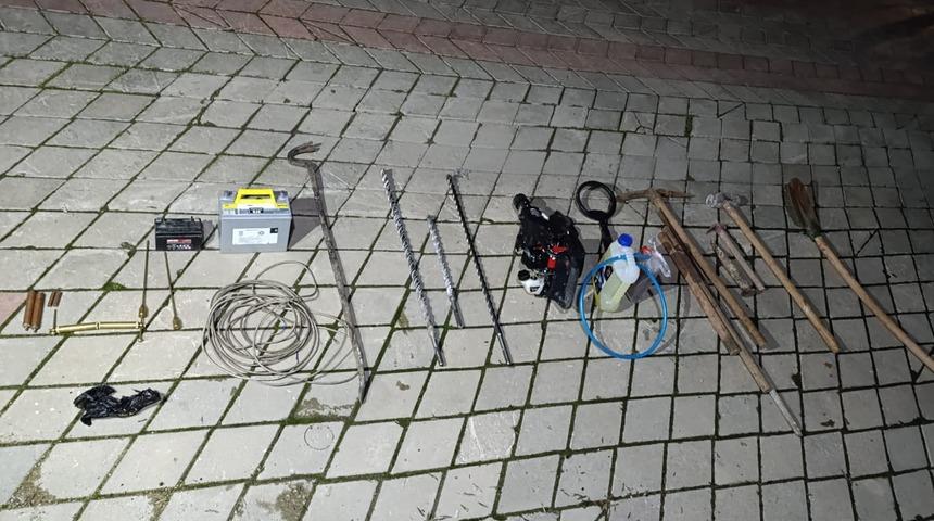 Afyonkarahisar'da kaçak kazı yapan 5 kişi yakalandı