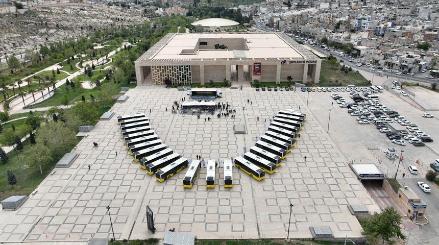 Şanlıurfa Büyükşehir Belediyesi 25 yeni otobüs aldı! Belediye Başkanı Gülpınar: "Borç yükü oluşturmadan gerçekleştirdik"