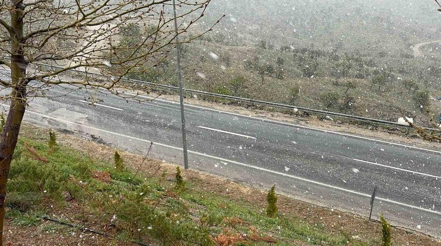 Elazığ’ın yüksek kesimlerinde kar yağışı başladı