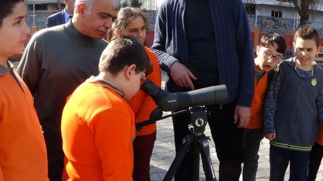 Iğdırlı öğrenciler, doğayı teleskopla tanıyor