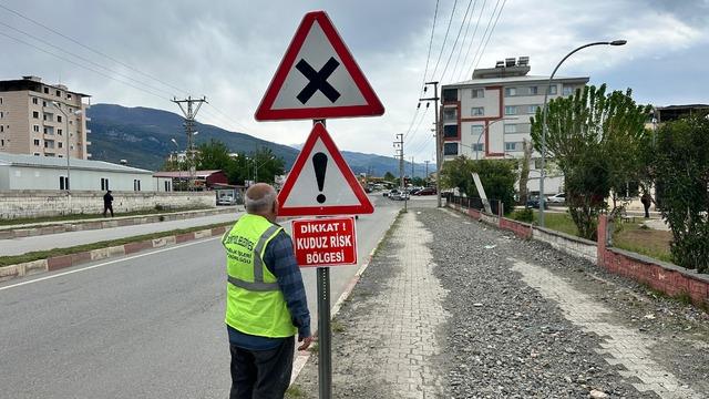 Hatay'da bir mahalle kuduz riski nedeniyle karantinaya alındı
