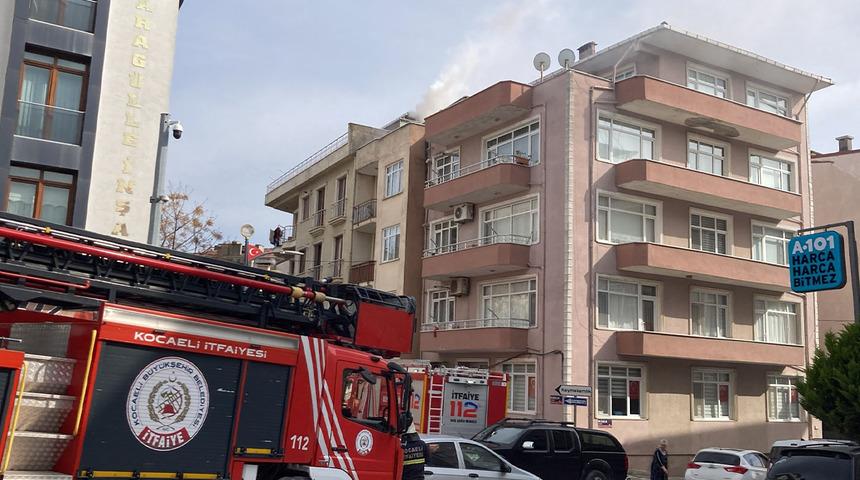 3 katlı binanın bacasında çıkan yangın söndürüldü!