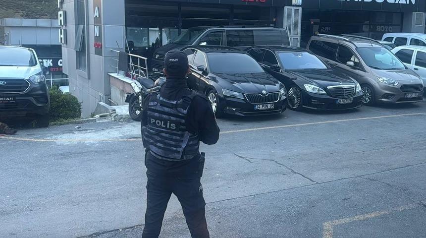 Bağcılar’da oto galeriye el yapımı bombayla saldırı