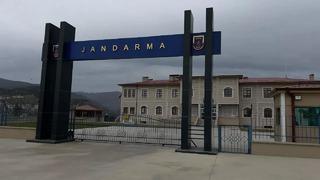 Kendilerini jandarma personeli olarak tanıtan dolandırıcılar jandarmaya yakalandı