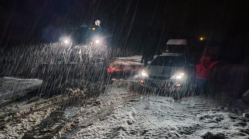 Elazığ'da kar etkili oldu! Mahsur kalanlar kurtarıldı