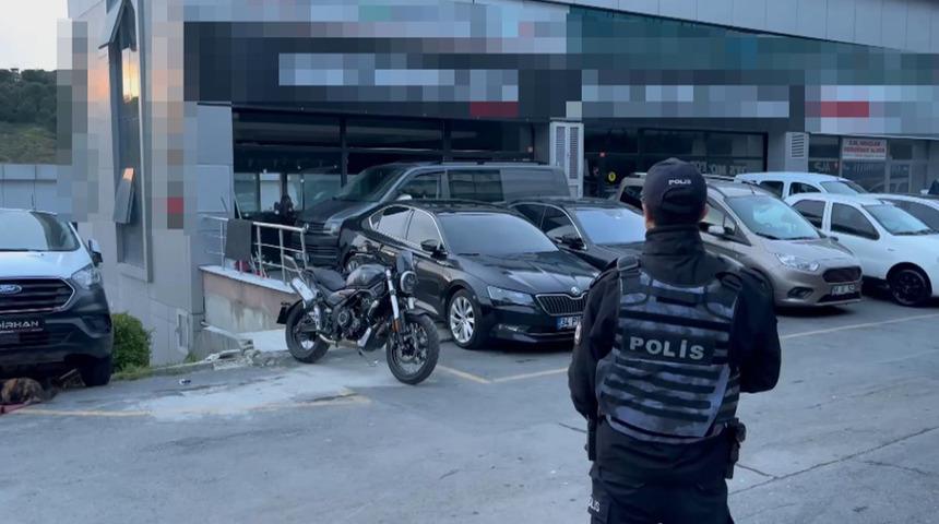 Bağcılar'da oto galeriye el yapımı patlayıcı atıldı