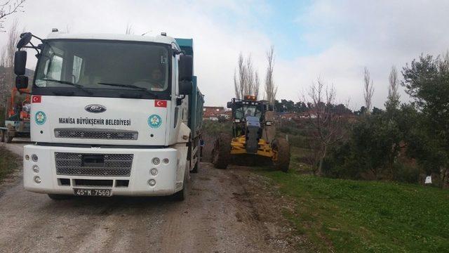 Büyükşehir engelli kadın için yolları düzeltti