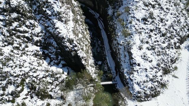 Ulukaya Şelalesi ve Kanyonu'nda kar güzelliği