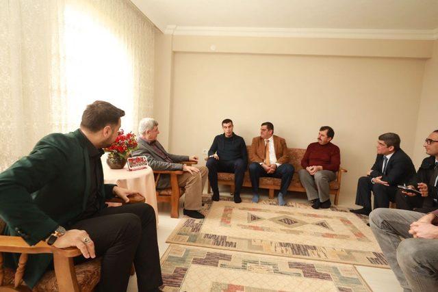 Başkan Karaosmanoğlu’ndan Afrin gazisine ziyaret