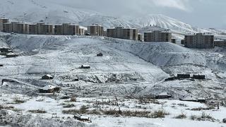 Yüksekova'da kar yağışı etkili oldu! Köy yolları kapandı