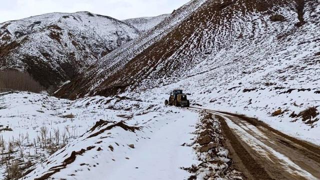 Kar hayatı felç etti! Van'da 40 yol ulaşıma kapatıldı