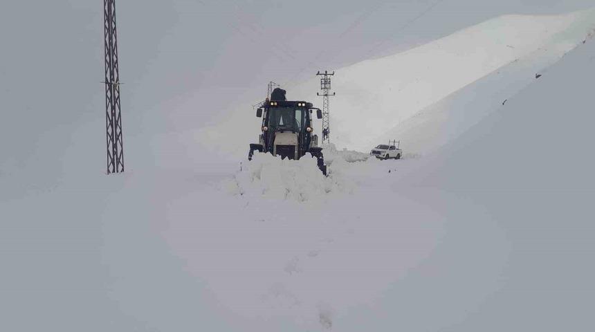 Hakkari’de 37 köy yolu ulaşıma kapandı