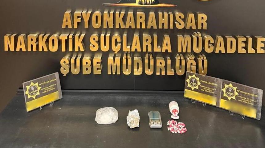 Araçta uyuşturucu ile yakalanan iki kişi gözaltına alındı